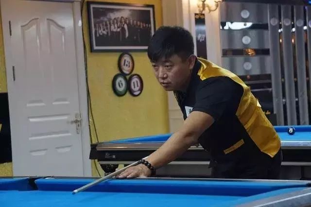 右脚边锋